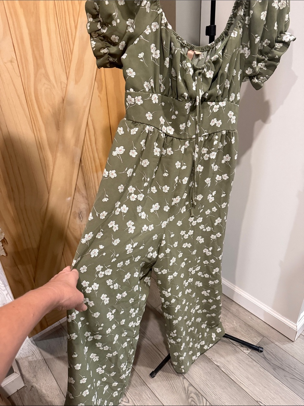 Olive Green Floral Puff-Sleeve Jumpsuit